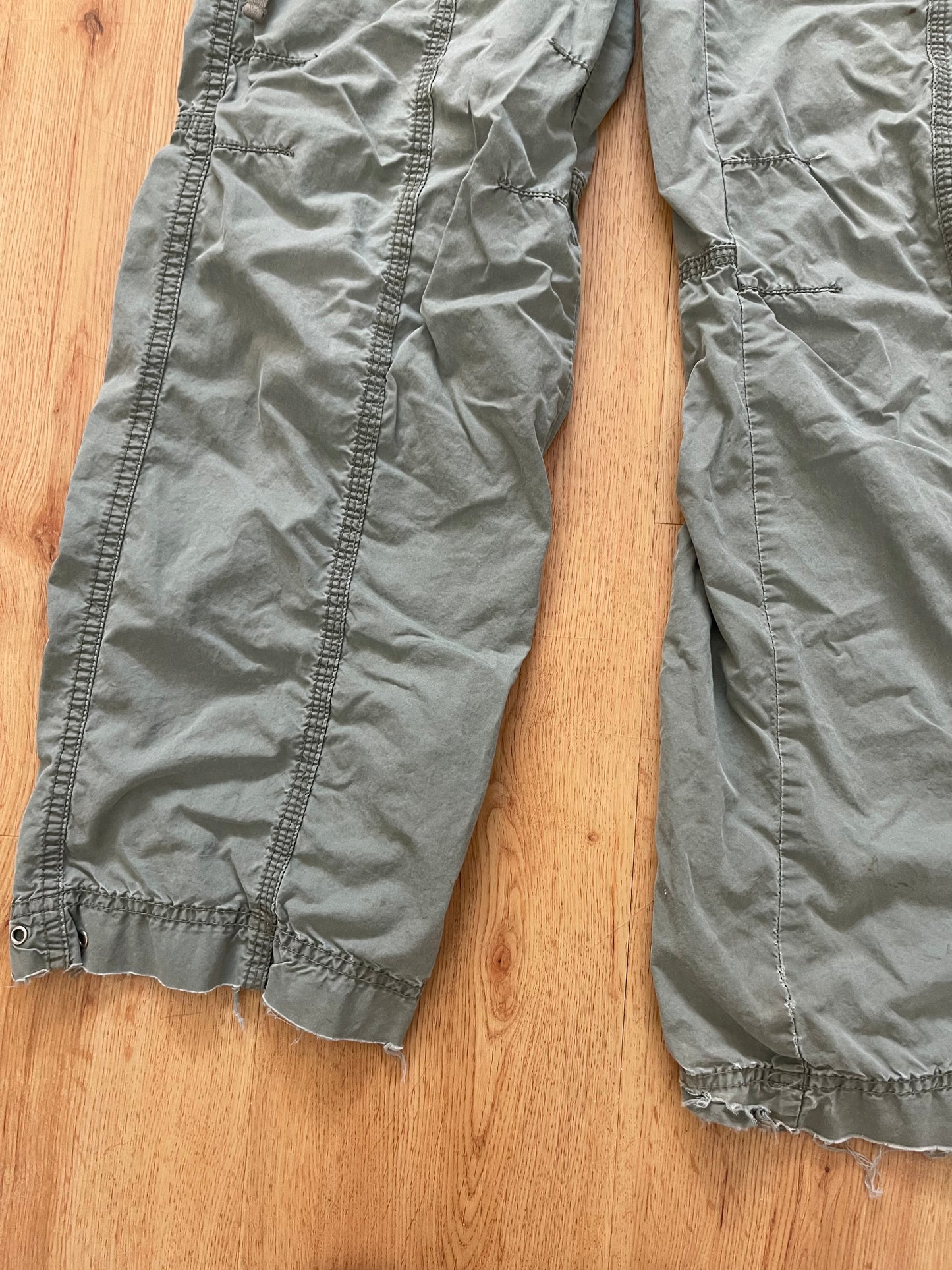 Grunge cargo low rise pants (30”)