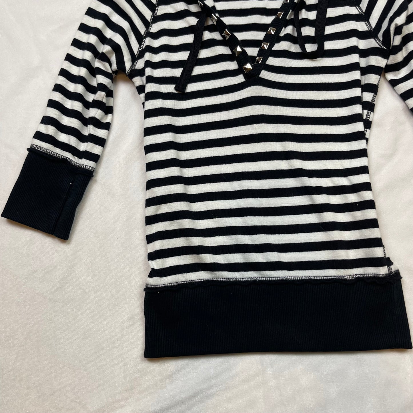 Emo striped 3/4 sleeve hoodie (M)