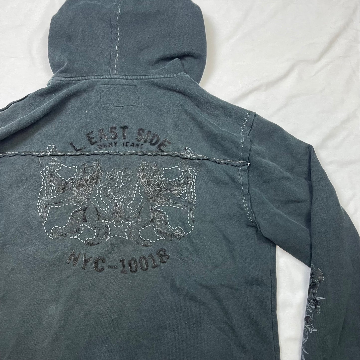Grunge distressed graphic hoodie (XL)