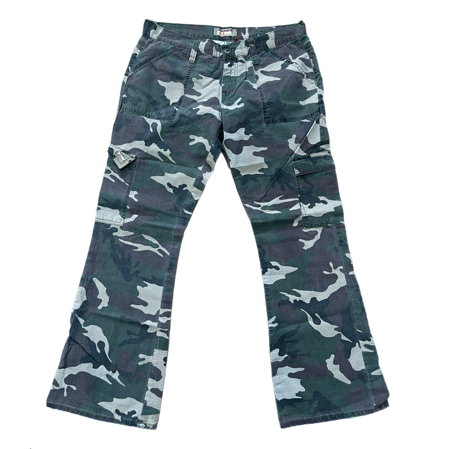 Grunge camo cargo pants (31”)