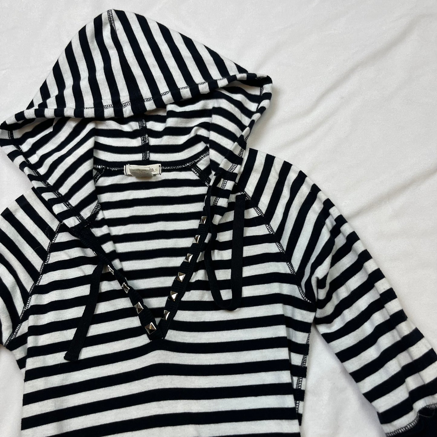 Emo striped 3/4 sleeve hoodie (M)