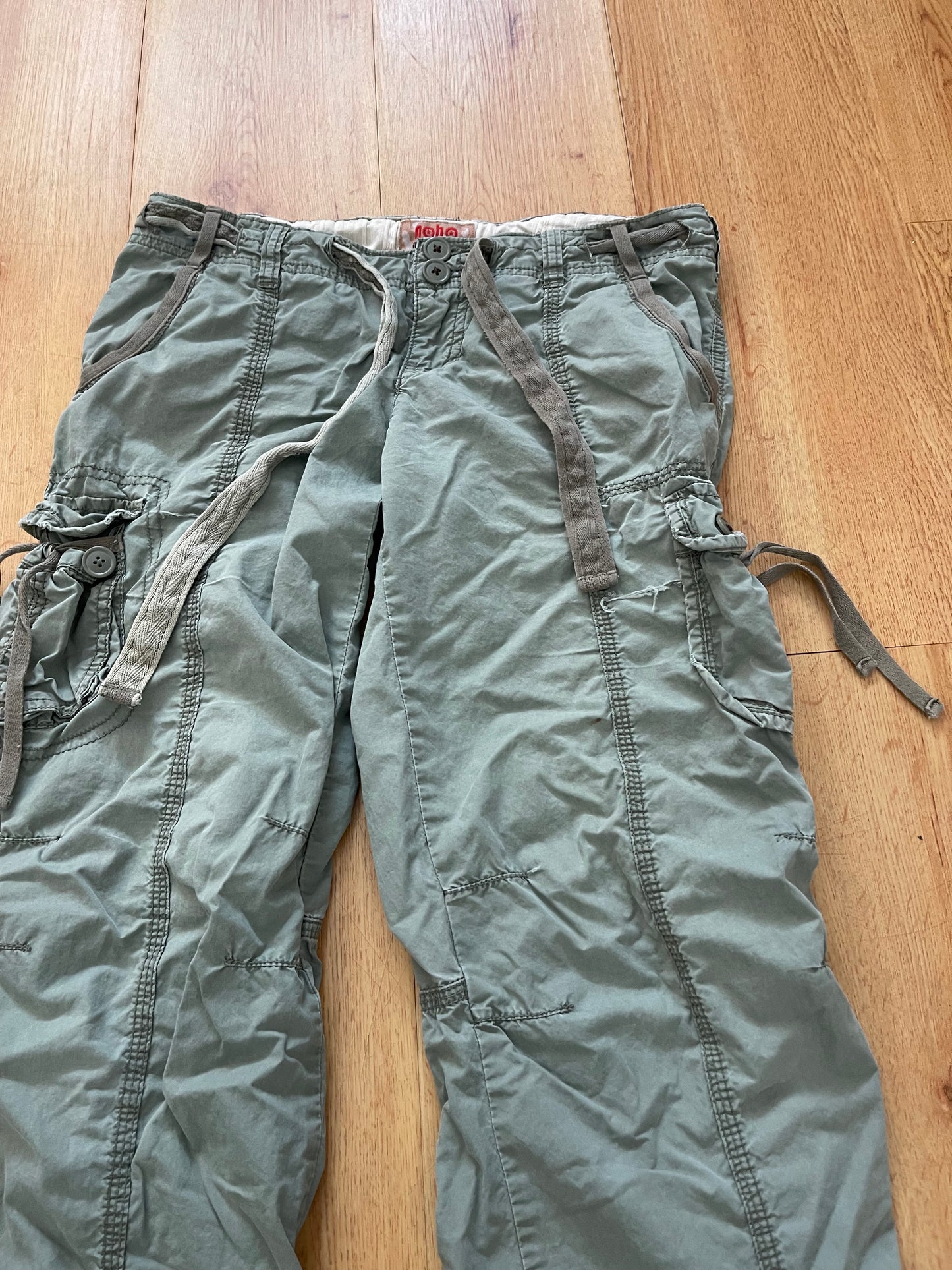 Grunge cargo low rise pants (30”)