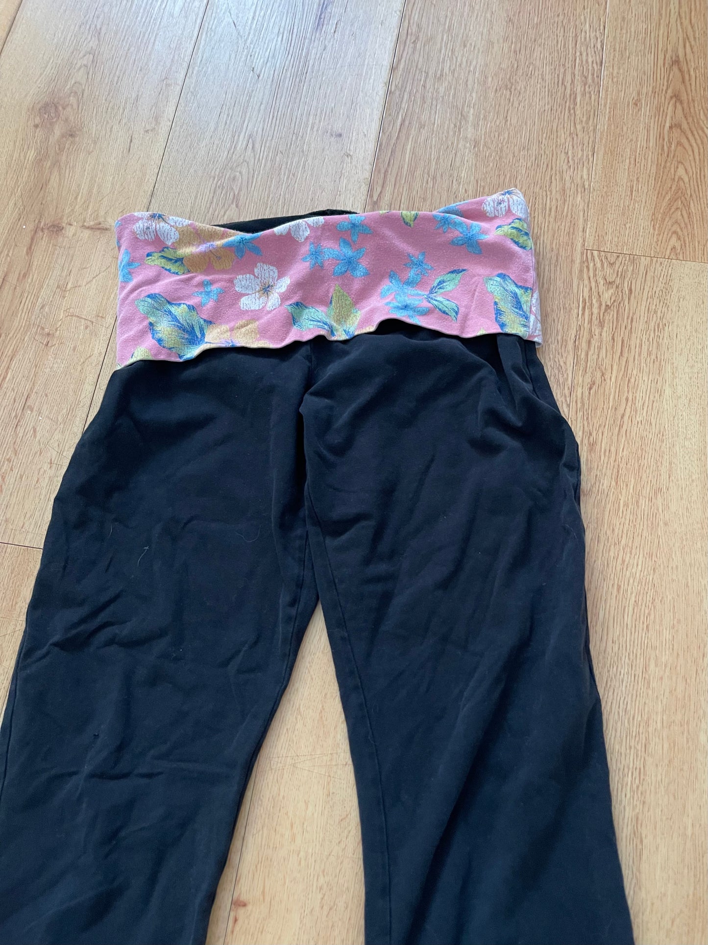 Y2k floral fold over yoga pants (S)