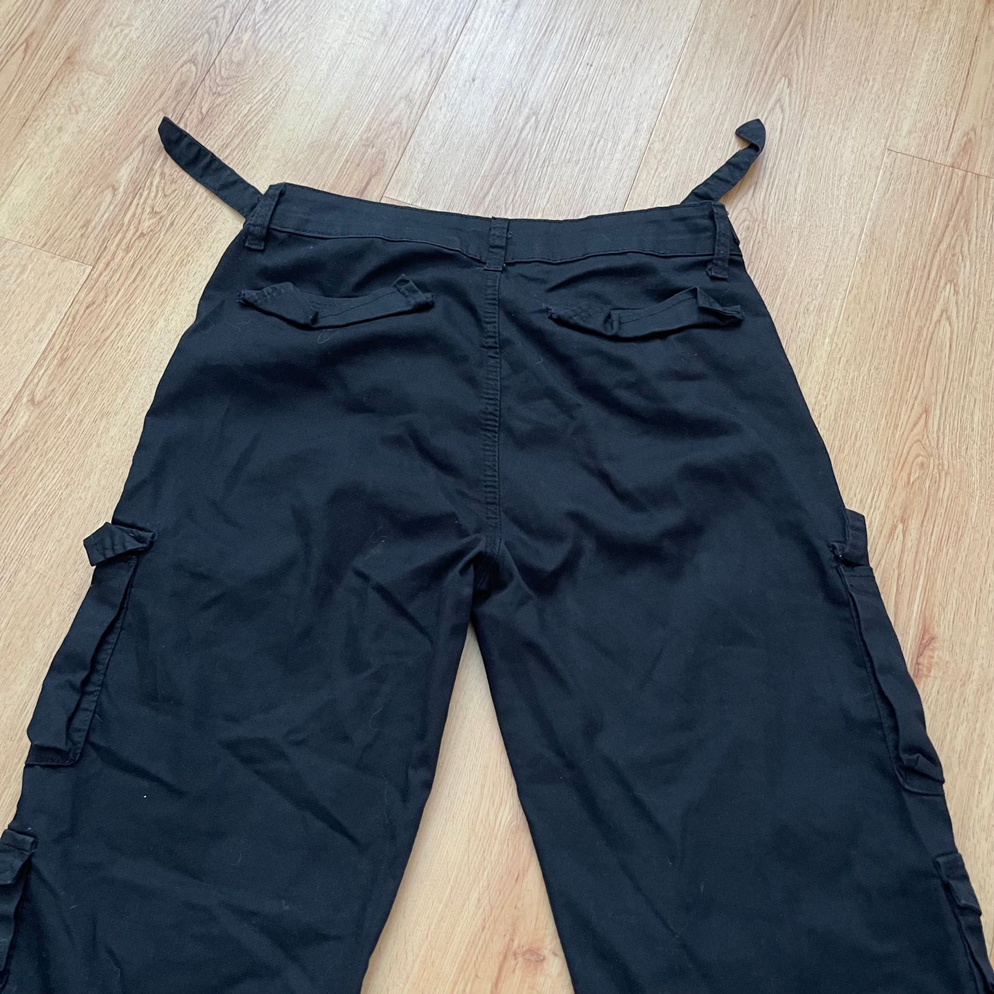 Grunge black cargo pants (29”)