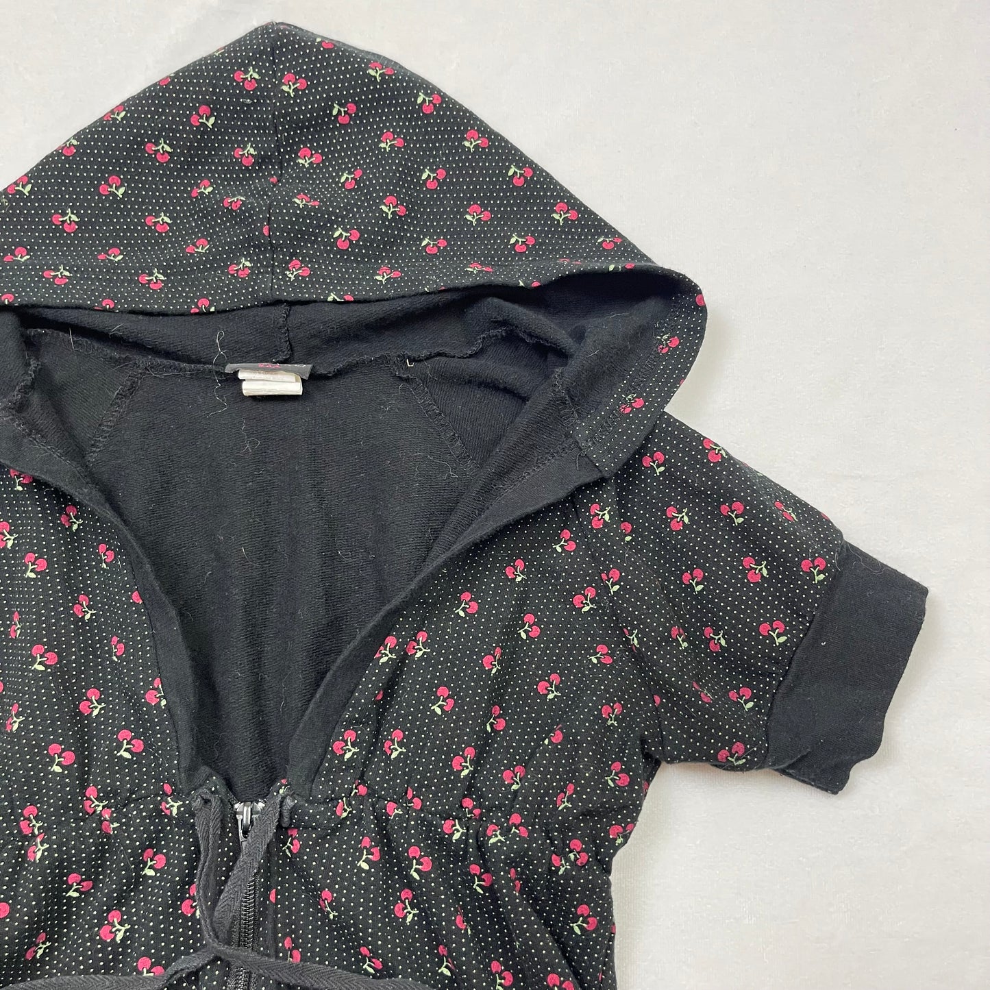 Y2K cherry graphic hoodie top (M)