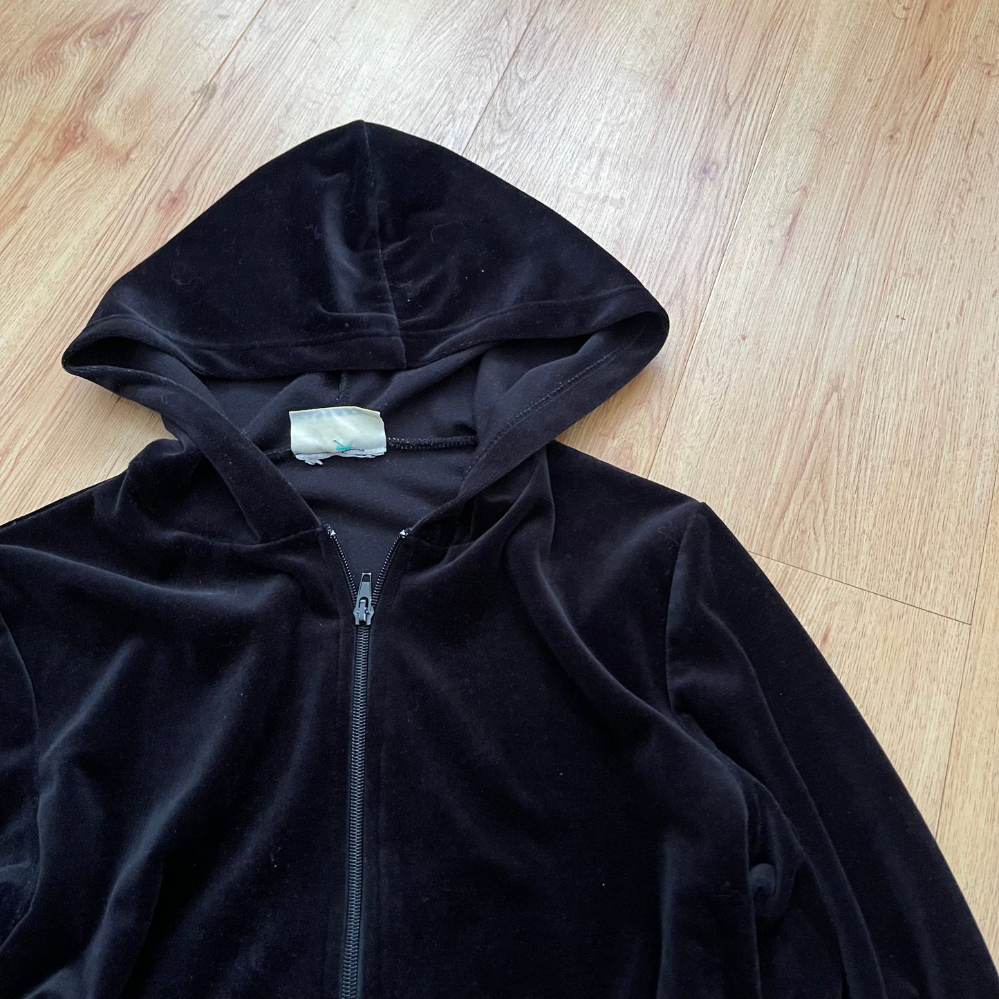 Grunge black velour hoodie (M)