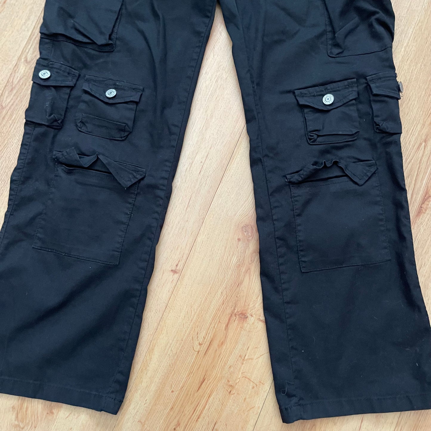 Grunge black cargo pants (29”)