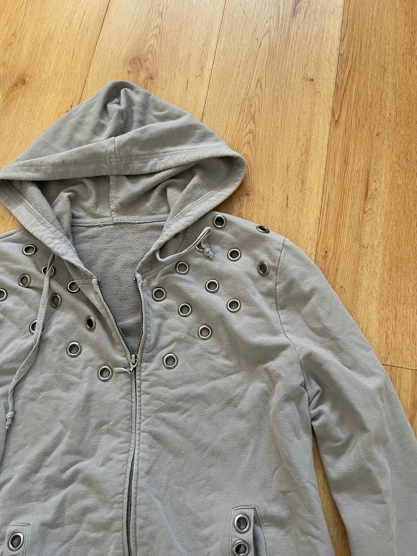 Grunge grommet grey hoodie (L)