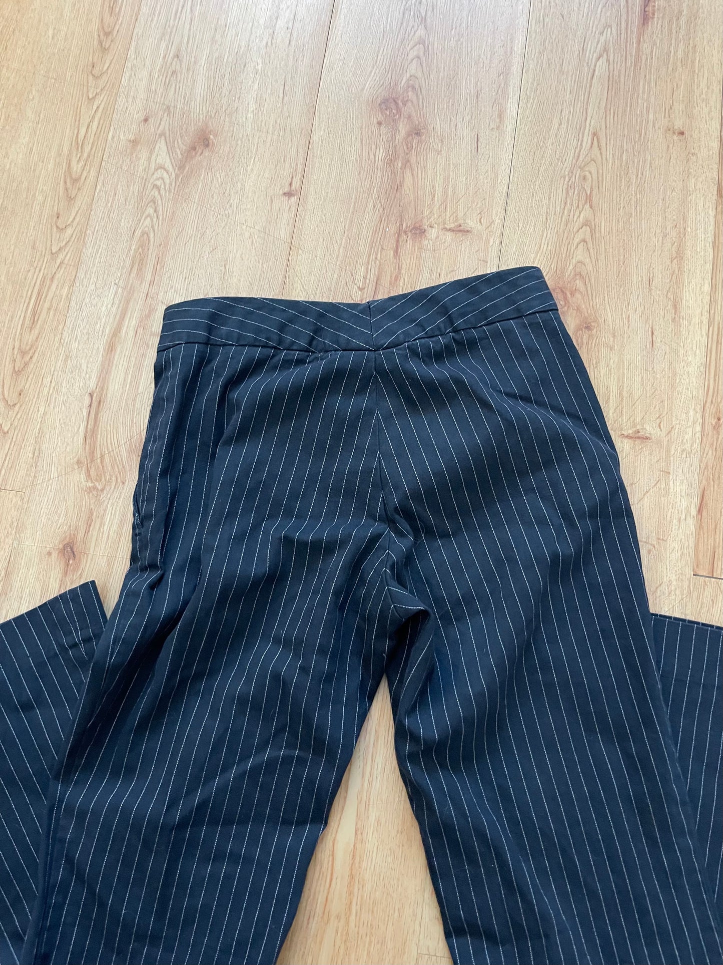 Y2k low rise pinstripe pants (25”)