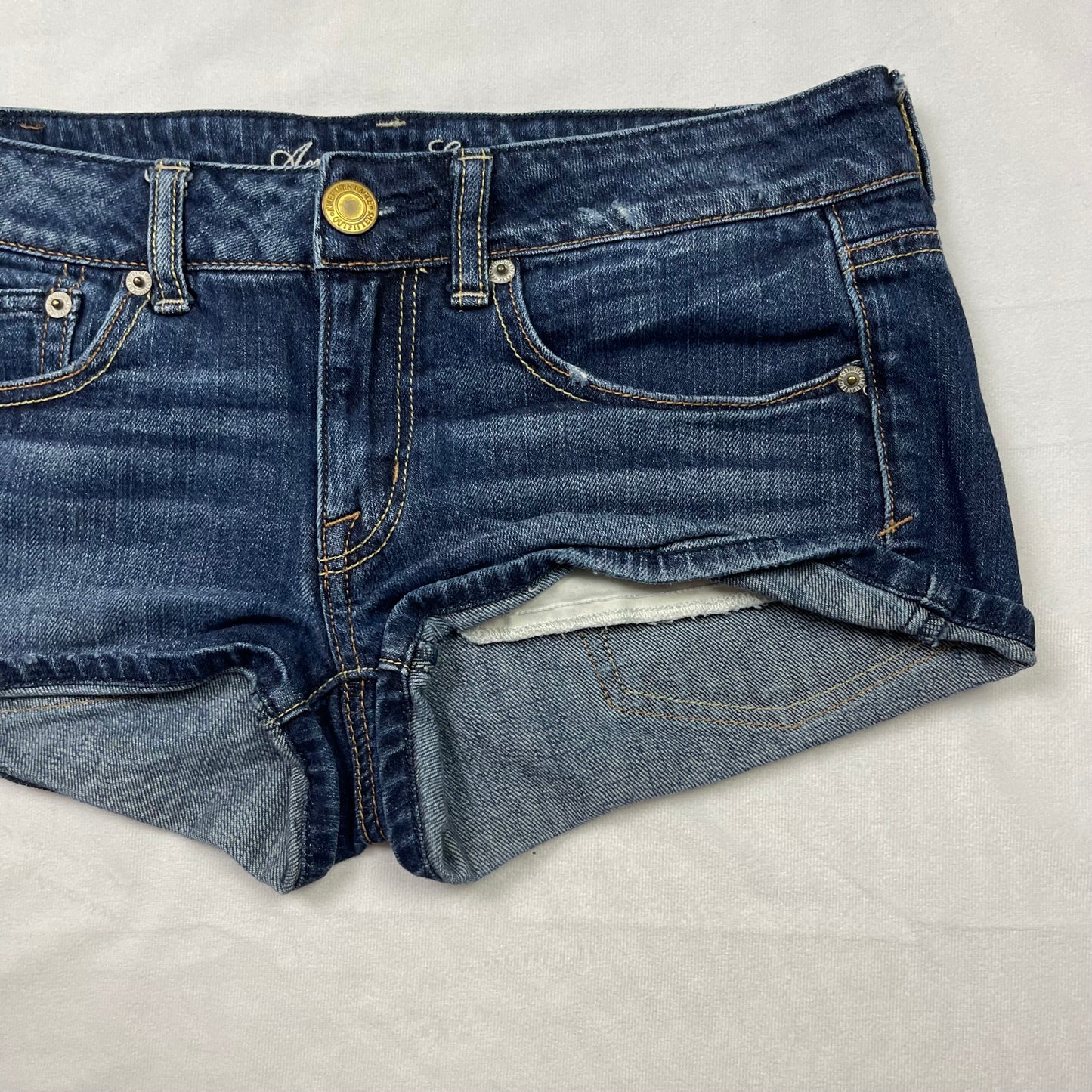 Y2K low rise Abercrombie mini shorts (30”)