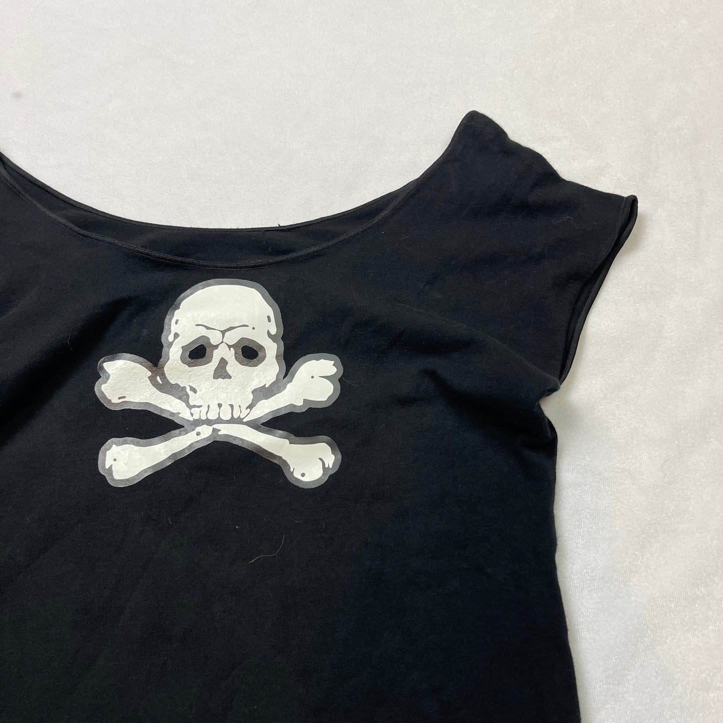 Mallgoth skull off the shoulder top (M)