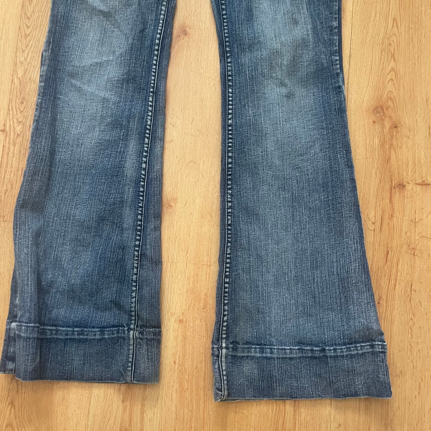 Y2K cuffed low rise jeans (31”)